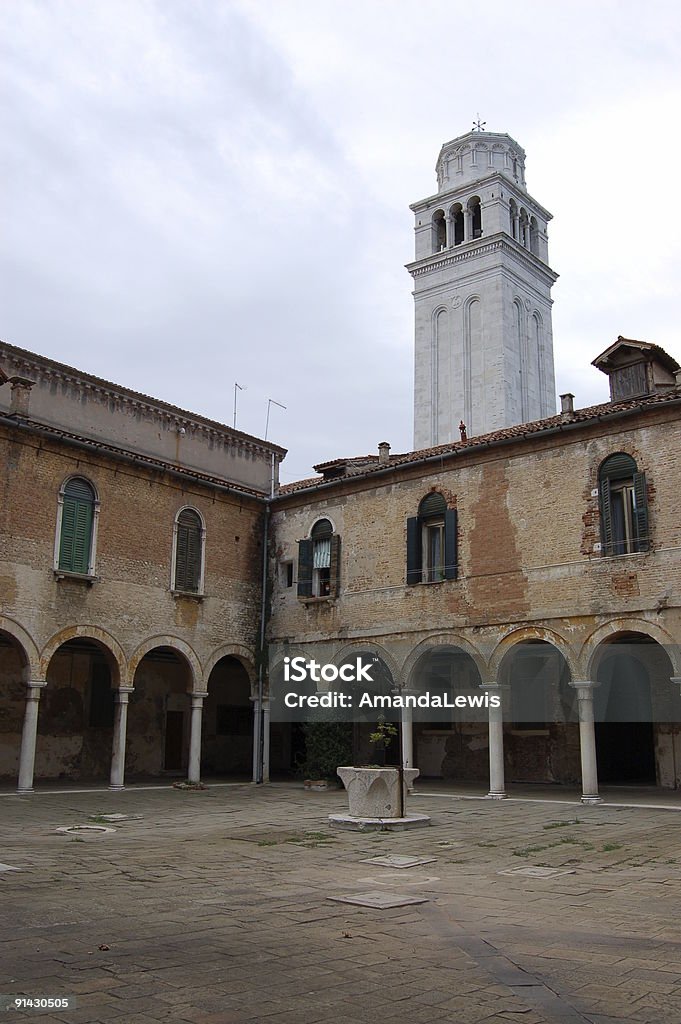 Chiostro della Cattedrale di San Pietro, Castello, Venezia - Foto stock royalty-free di Ambientazione esterna