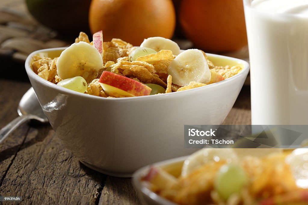 Corn flakes com fruta - Foto de stock de Alimentação Saudável royalty-free