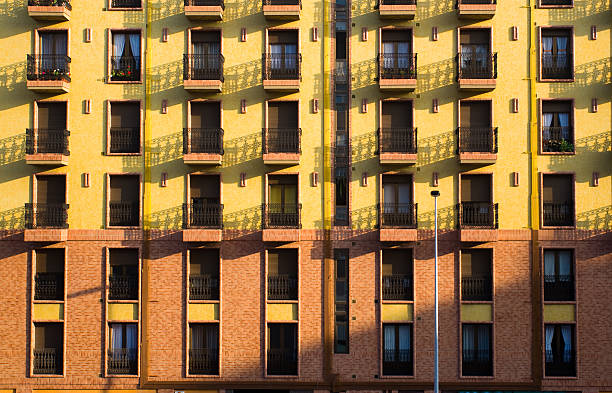 Balcones y ventanales - foto de stock