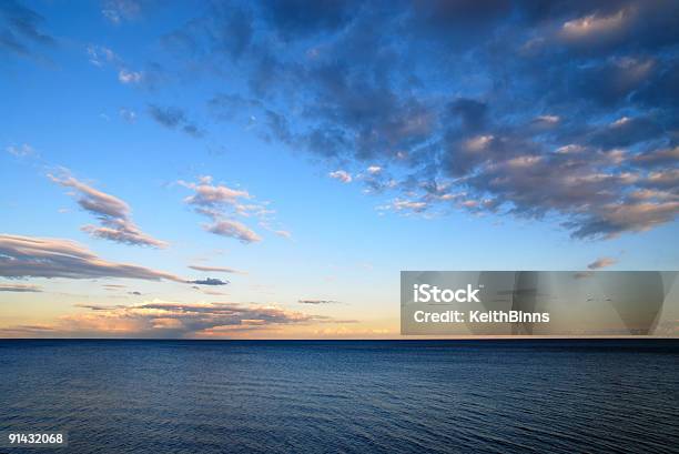 Horizont Über Wasser Stockfoto und mehr Bilder von Blau - Blau, Dramatischer Himmel, Farbbild