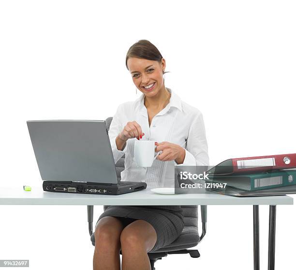 ビジネスの女性とノートパソコン - 1人のストックフォトや画像を多数ご用意 - 1人, オフィス, カップ