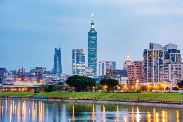 istock Evening cityscape of Taipei 914327026