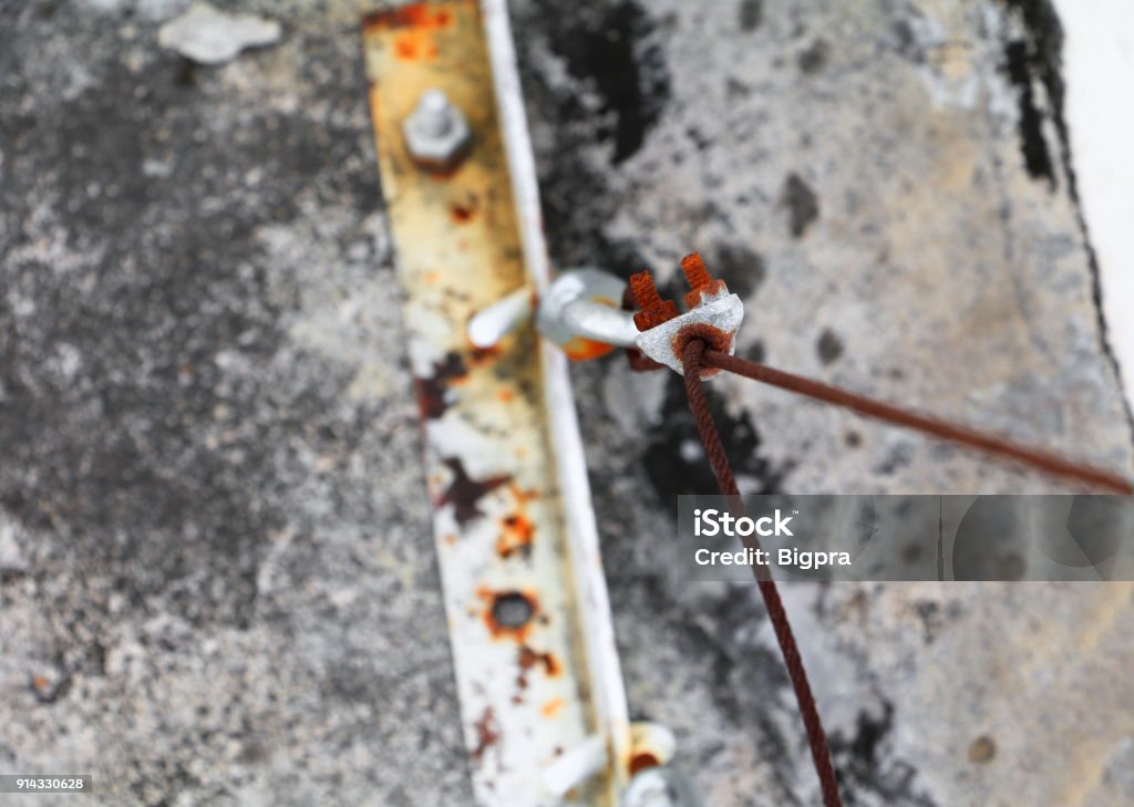 Drahtseil Schlinge alte Verbindung von rostigem Stahl wählen Sie Fokus mit geringen Schärfentiefe. - Lizenzfrei Abstrakt Stock-Foto