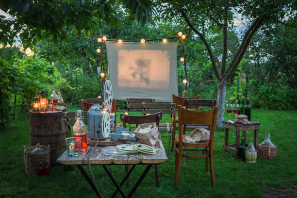 istock Small cinema with drinks and popcorn in the garden 914331424
