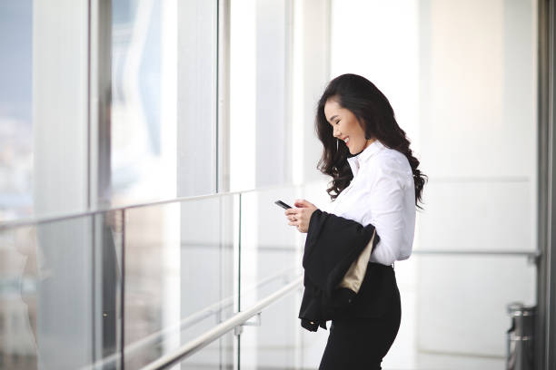 istock Asian businesswoman using smart phone 914333568