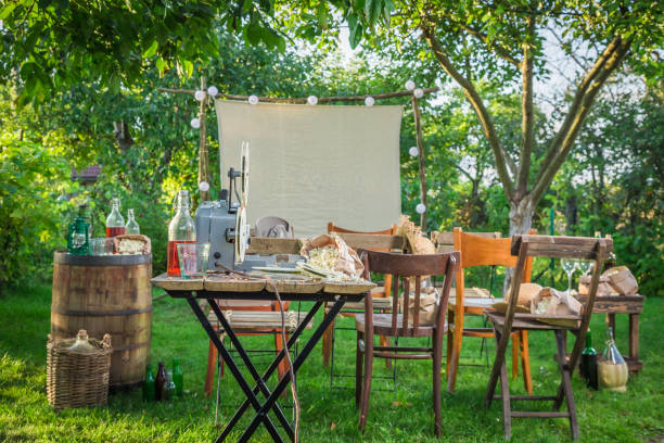 istock Open-air cinema with retro projector in the evening 914333810