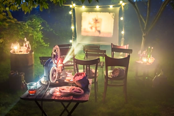 istock Small cinema with retro projector in the garden 914335994