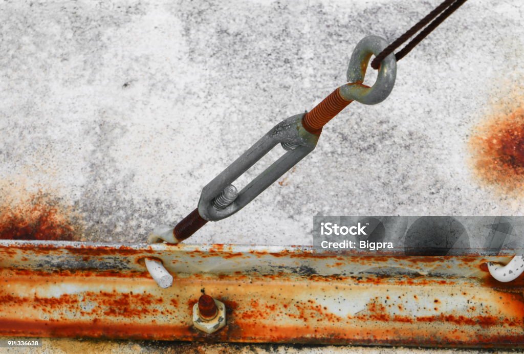 Drahtseil Clip Rost alt, Verbindung der Schlinge Kabel wählen Sie Fokus mit geringen Schärfentiefe. - Lizenzfrei Abstrakt Stock-Foto