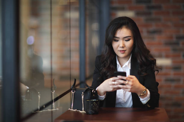 istock Asian businesswoman using smart phone 914336960