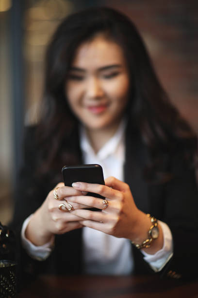 istock Asian businesswoman using smart phone 914337144
