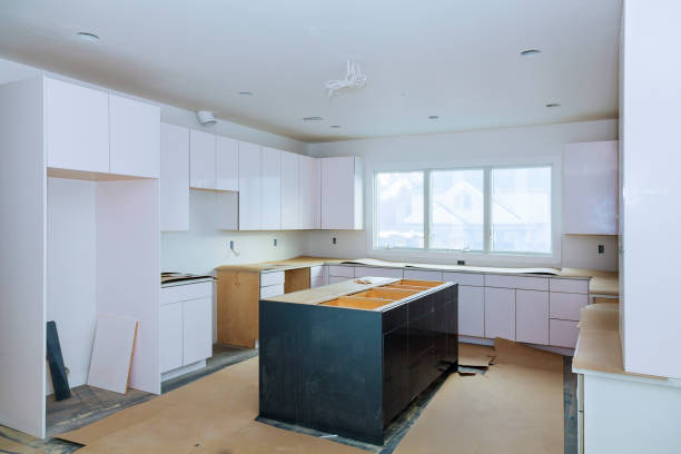 istock Installing new induction kitchen kitchen Installation of kitchen cabinet. 914339290
