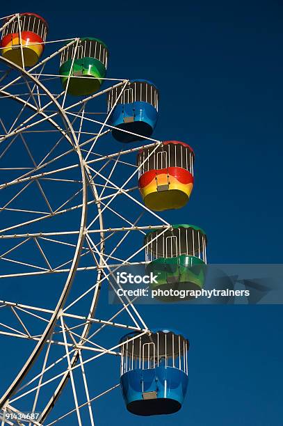 Photo libre de droit de La Grande Roue banque d'images et plus d'images libres de droit de Luna Park - Sydney - Luna Park - Sydney, Attraction foraine - Équipement de loisirs, Bleu