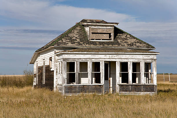 istock Abandonded Farm House 91435090