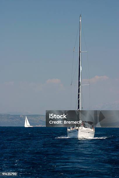 Foto de Barco A Vela e mais fotos de stock de Azul - Azul, Barco a Vela, Branco