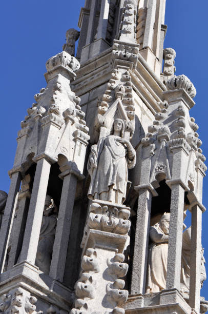 istock Gothic style statues of Doumo milan 914372308