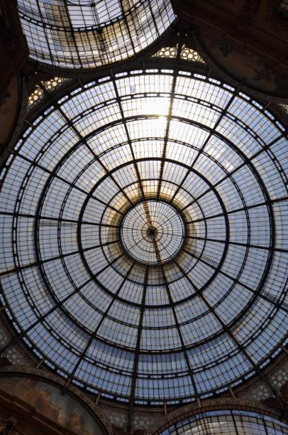 galleria vittorio emanuele - milan italy contemporary architecture shopping photos et images de collection