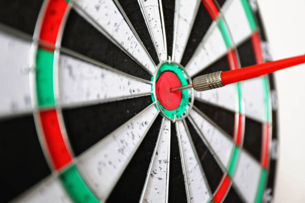 istock Dart on target business leadership concept 914381820