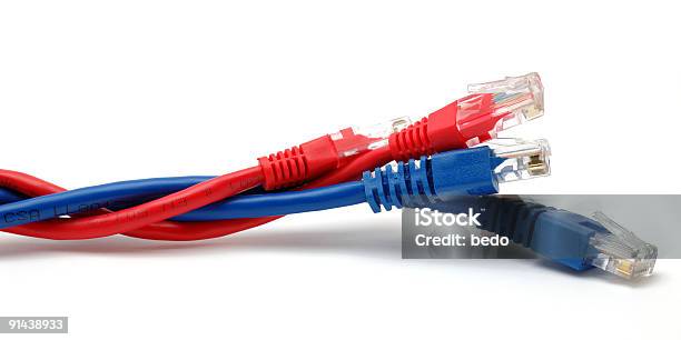 Blaue Und Rote Netzwerkkabel Stockfoto und mehr Bilder von Kabel - Kabel, Ausrüstung und Geräte, Blau