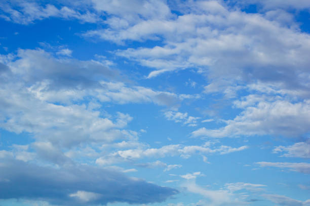 le nuvole nel cielo sono molto belle. - navy god water sun foto e immagini stock