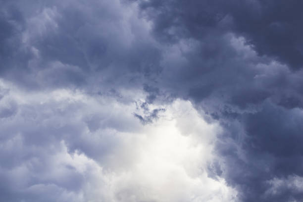 하늘에 구름은 매우 아름 답습니다. - navy god water sun 뉴스 사진 이미지