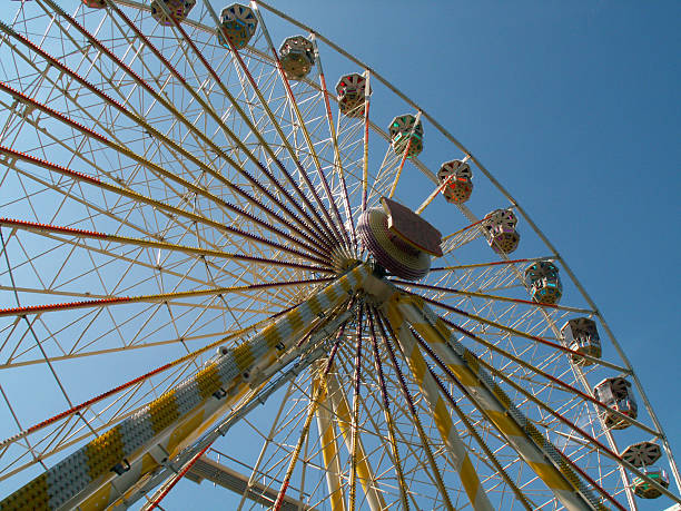 riesenrad auf dem zissel fest em kassel an der fulda - stütze - fotografias e filmes do acervo