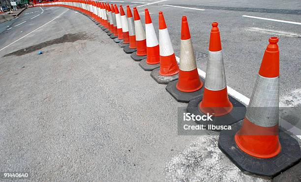 Cono Señalizador Perspectiva Foto de stock y más banco de imágenes de Asfalto - Asfalto, Autopista, Barquilla de helado