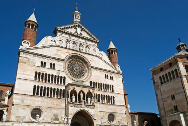 istock Cathedral of Cremona 914411150
