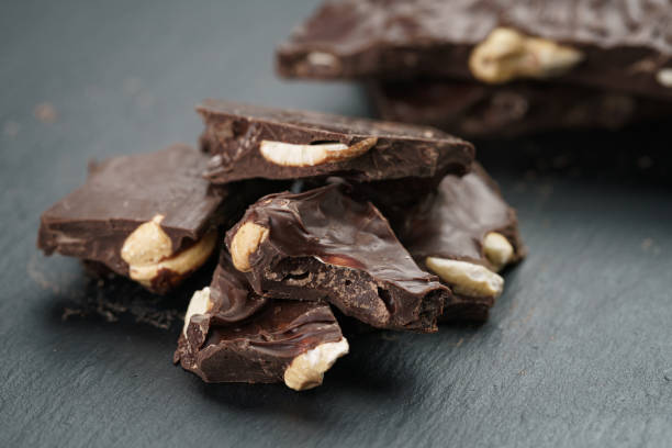 istock broken homemade bar of chocolate with cashew nuts reverse side 914411608