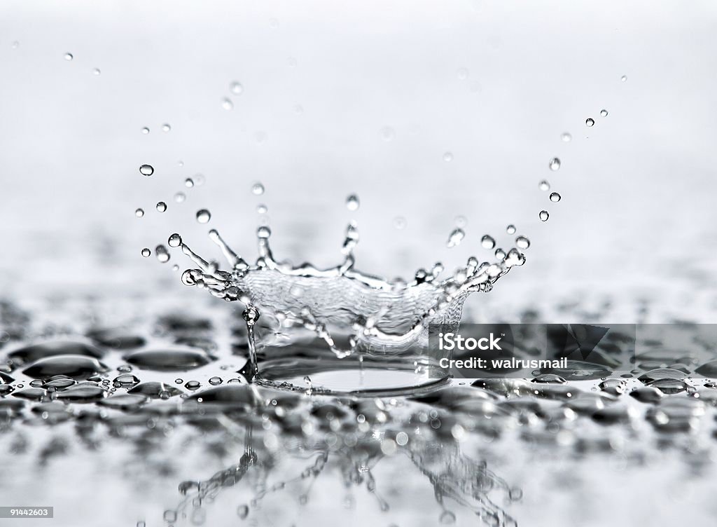 Gocce d'acqua in metallo - Foto stock royalty-free di Acqua