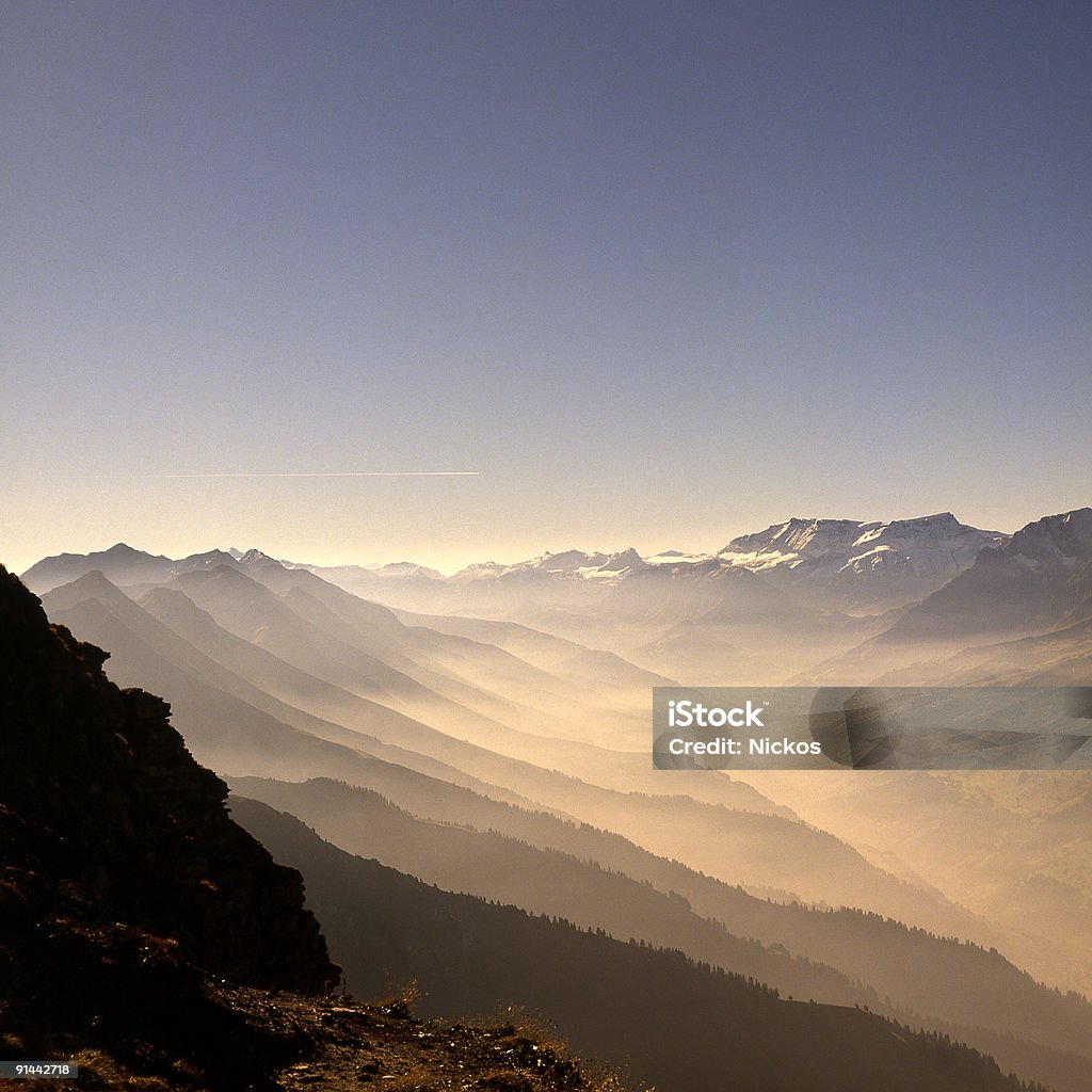 Горный хребет от Niesen Kuln, Швейцария - Стоковые фото Без людей роялти-фри