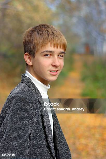 Foto de Adolescente Portret e mais fotos de stock de Adolescente - Adolescente, Aluno, Amarelo