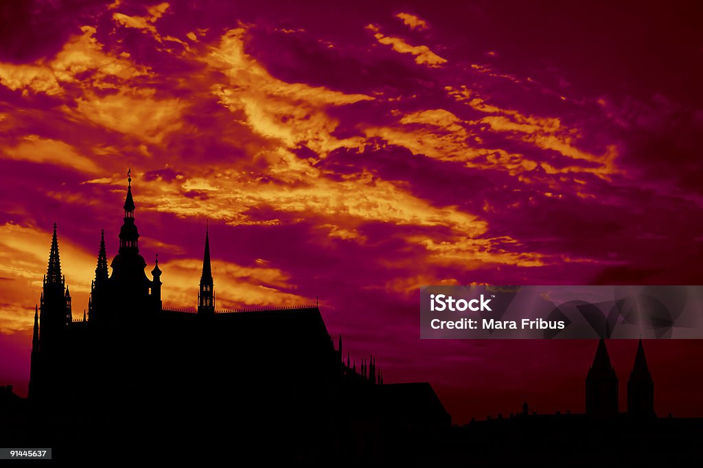 Закат над St.Vitus собор, Прага - Стоковые фото Архитектура роялти-фри