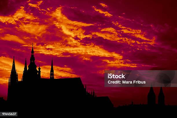 Закат Над Stvitus Собор Прага — стоковые фотографии и другие картинки Архитектура - Архитектура, Башня, Без людей