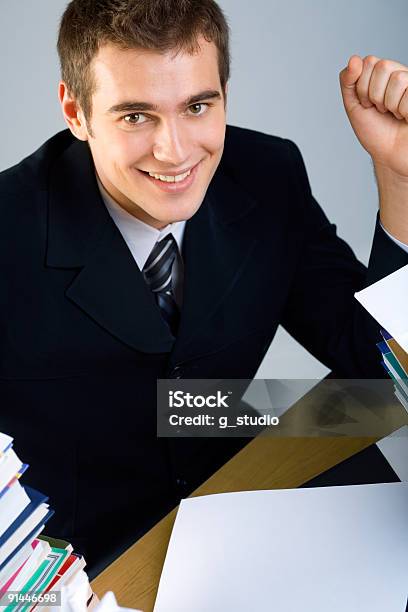 Exitoso Hombre De Negocios Joven Feliz O Estudiante Foto de stock y más banco de imágenes de Actividad