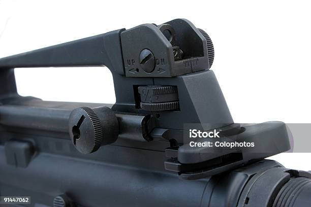 Vista Trasera Del Rifle Foto de stock y más banco de imágenes de Apuntar - Apuntar, Armamento, Blanco - Color