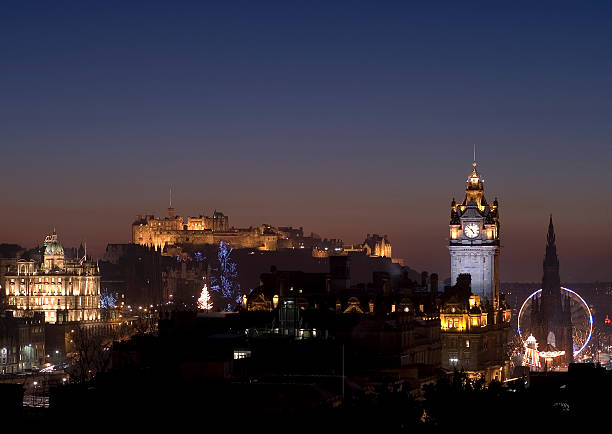 edimburgo no natal - edinburgh scotland castle skyline - fotografias e filmes do acervo