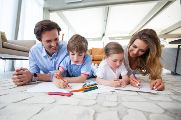 istock Family drawing together 914485078