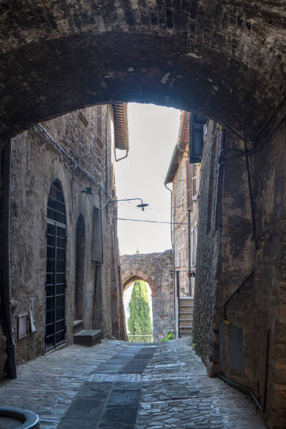 istock Todi, Umbria, historic buildings 914494322