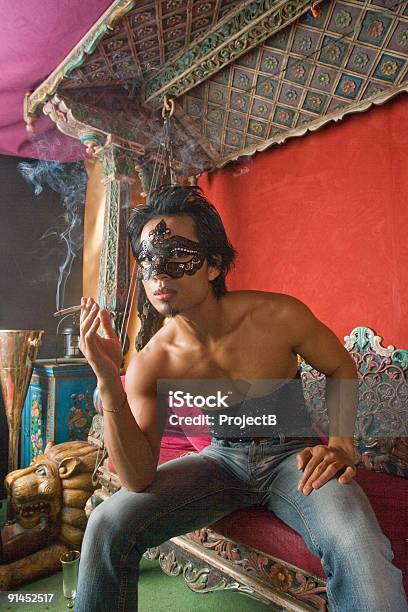 Para Fumadores Foto de stock y más banco de imágenes de Hombres - Hombres, Corpiño, Corsé