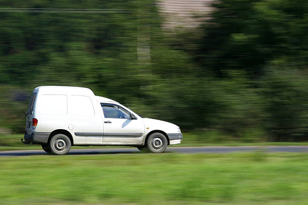 van prędkości - delivery van truck delivering moving van zdjęcia i obrazy z banku zdjęć