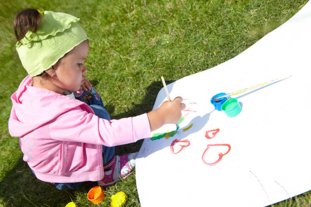 istock Little girl draws paints 914535460