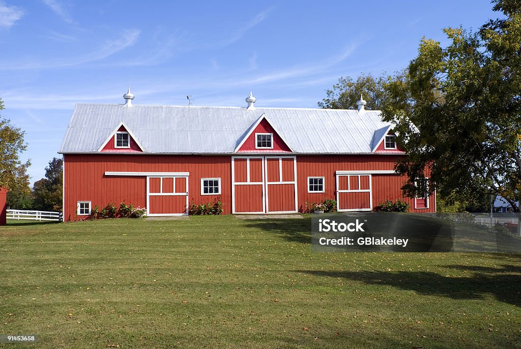 Старый красный Barn - Стоковые фото Амбар роялти-фри