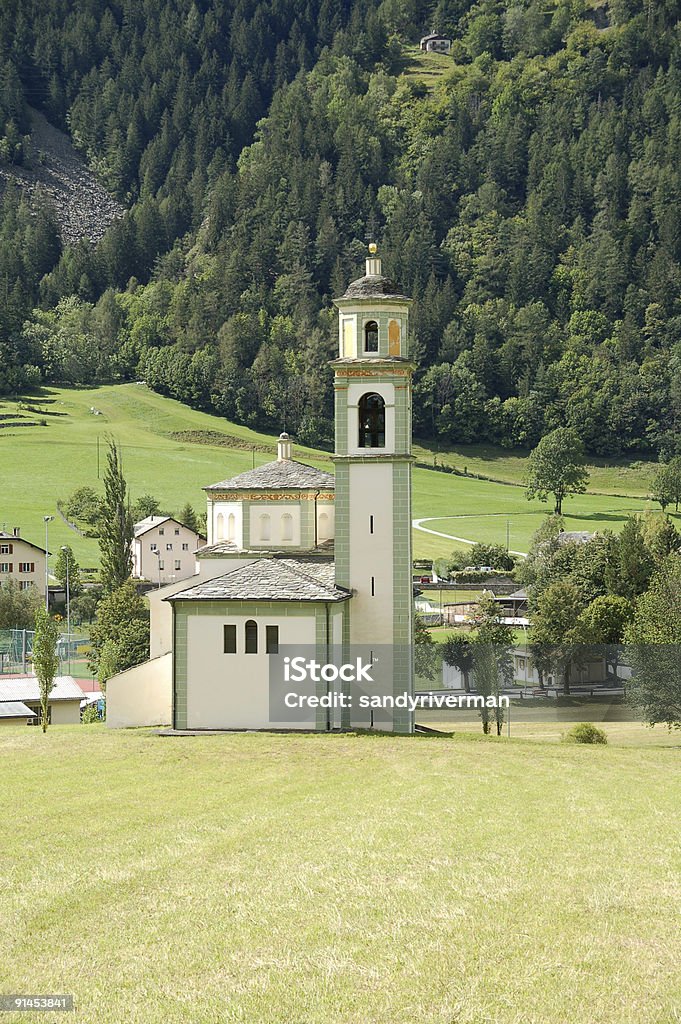 Igreja em Poschiavo - Foto de stock de Alpes europeus royalty-free