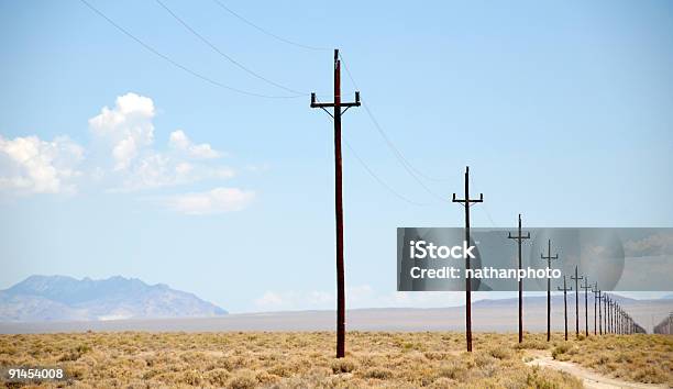 Desert Telegraph Stangen Stockfoto und mehr Bilder von Hitzewelle - Hitzewelle, Abbürsten, Abgeschiedenheit