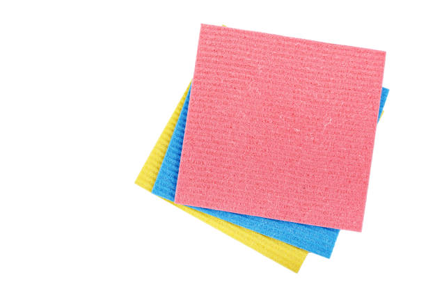 istock Multicolored rags for washing dishes isolated on white background 914590964