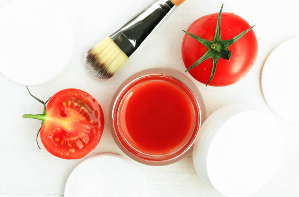 istock Homemade natural tomato cosmetic treatment. 914602044