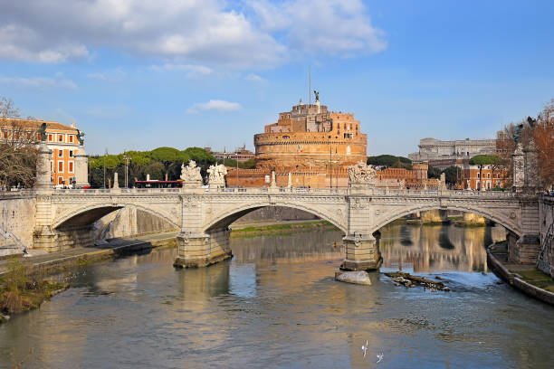 istock Ponte Vittorio Emanuele II, Rome 914602882