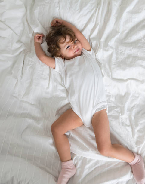 istock Little Girl Playing Bed 914609542