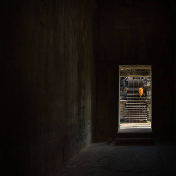 アンコール ワットの修道士 - cambodia monk buddhism angkor wat ストックフォトと画像