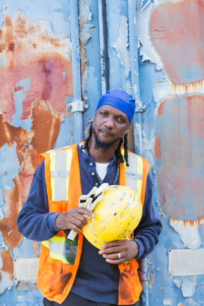 istock Worker standing in front of old semi-truck trailer 914621148